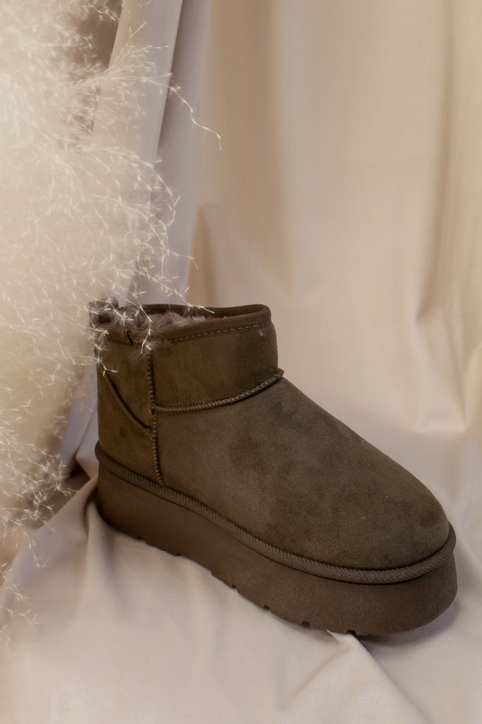 NEW OLIVIA PLATFORM UGGS (MOCHA)