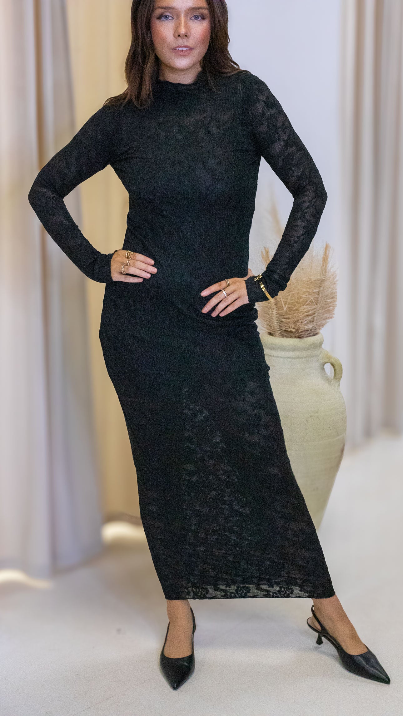 SRIELLA LACE MAXI DRESS (BLACK)