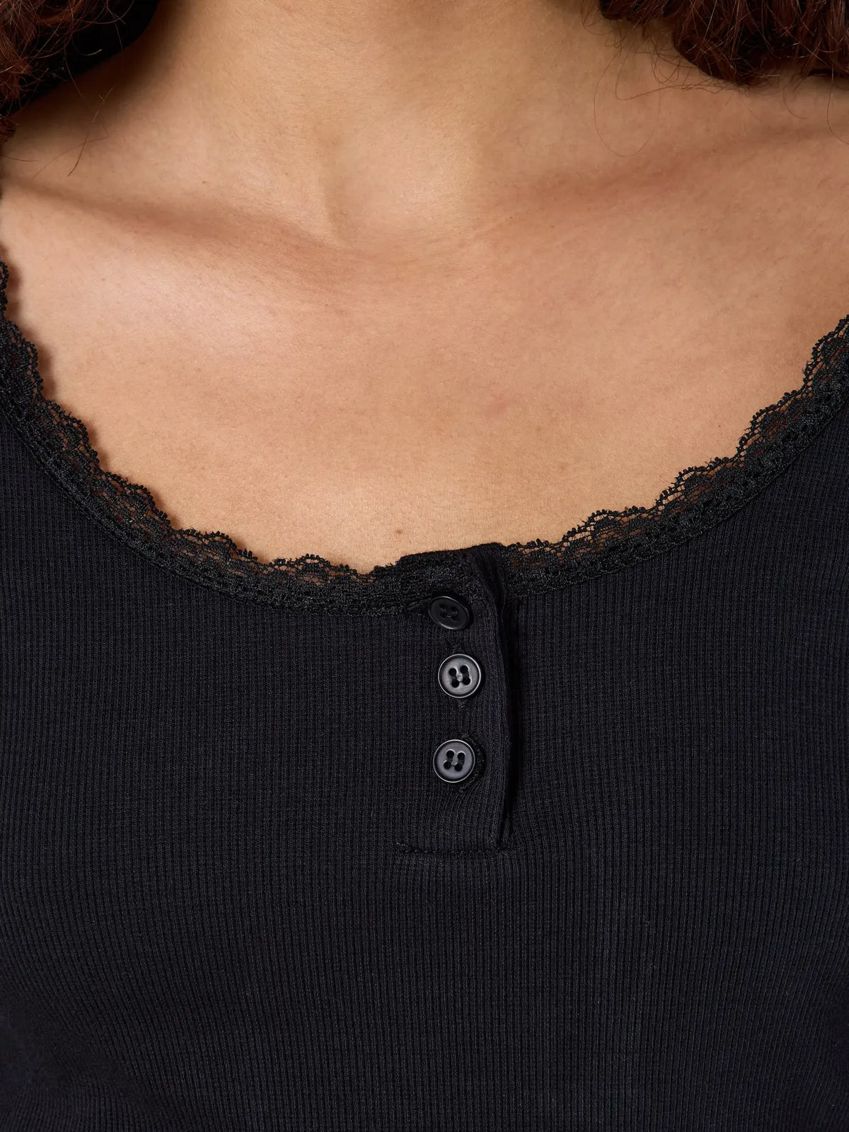 MAYA LACE HENLEY TOP (BLACK)