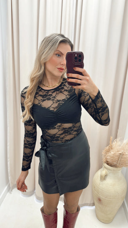 LACE TOP (BLACK)