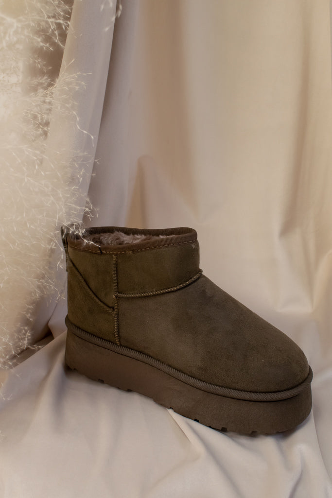 NEW OLIVIA PLATFORM UGGS (MOCHA)