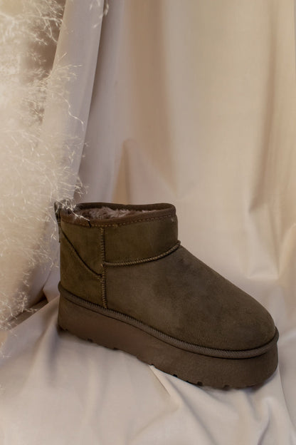 NEW OLIVIA PLATFORM UGGS (MOCHA)
