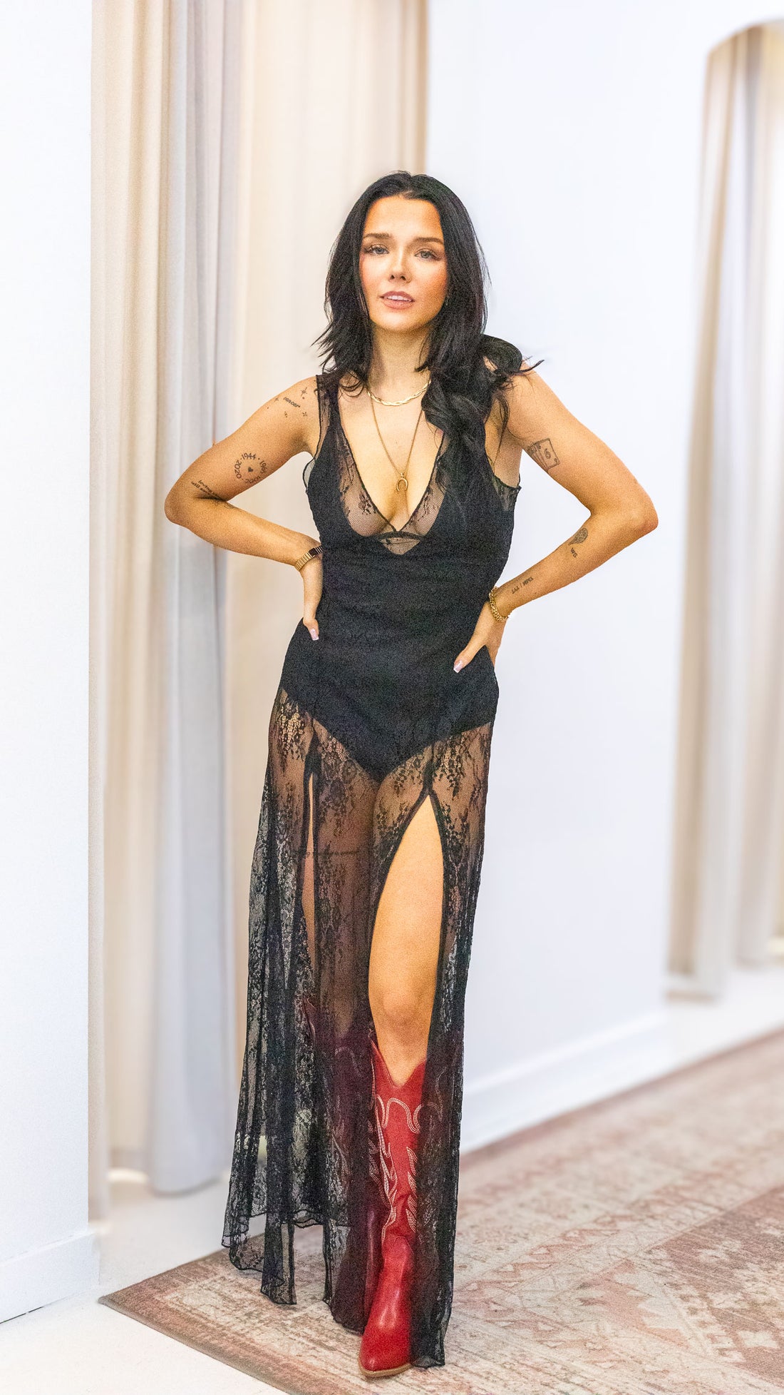 GWENIVERE LACE DRESS (BLACK)