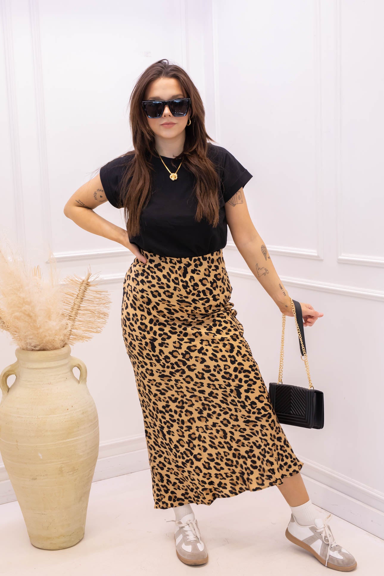 NEW WILLOW BLACK T-SHIRT | BEST SELLER