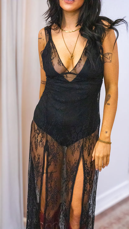 GWENIVERE LACE DRESS (BLACK)