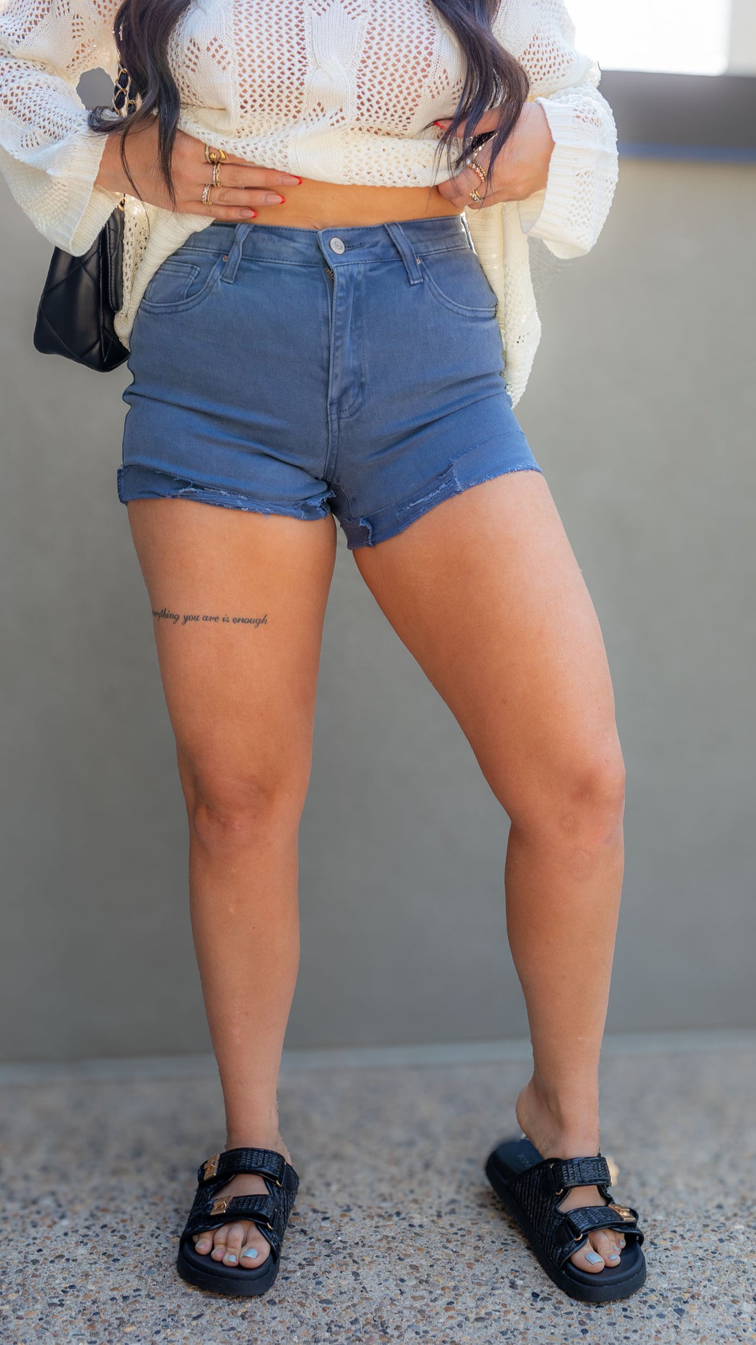 NEW WILLOW DISTRESSED JEAN SHORTS (BLUE)