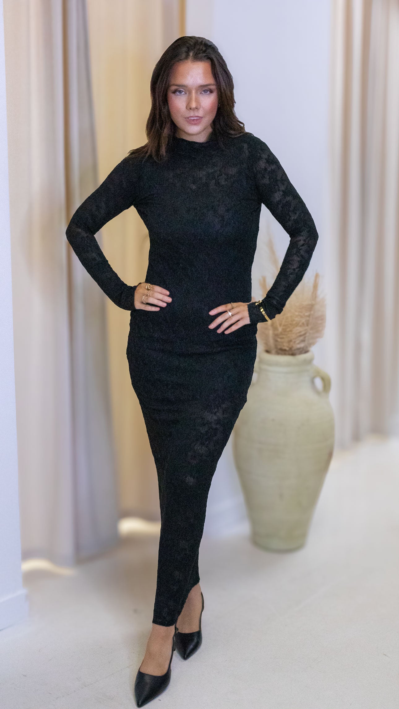 SRIELLA LACE MAXI DRESS (BLACK)