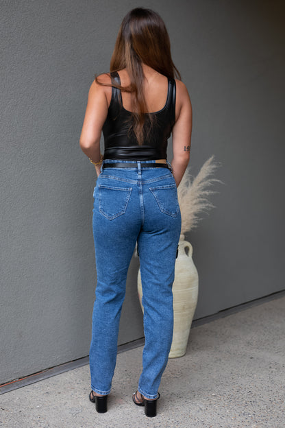 NEW LEVI STRAIGHT LEG JEANS (VINTAGE MED WASH)