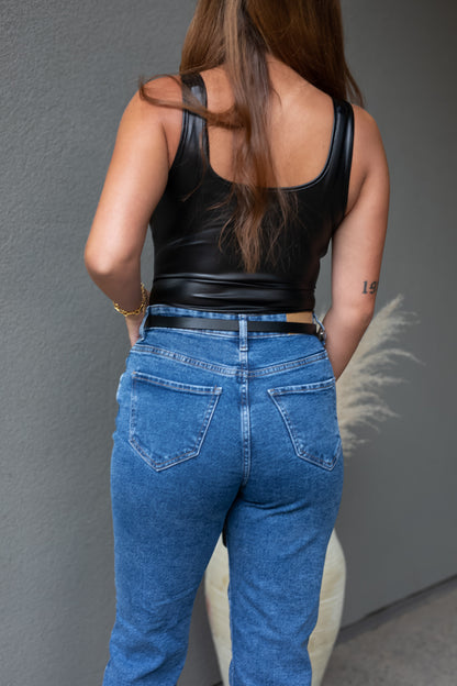 NEW LEVI STRAIGHT LEG JEANS (VINTAGE MED WASH)