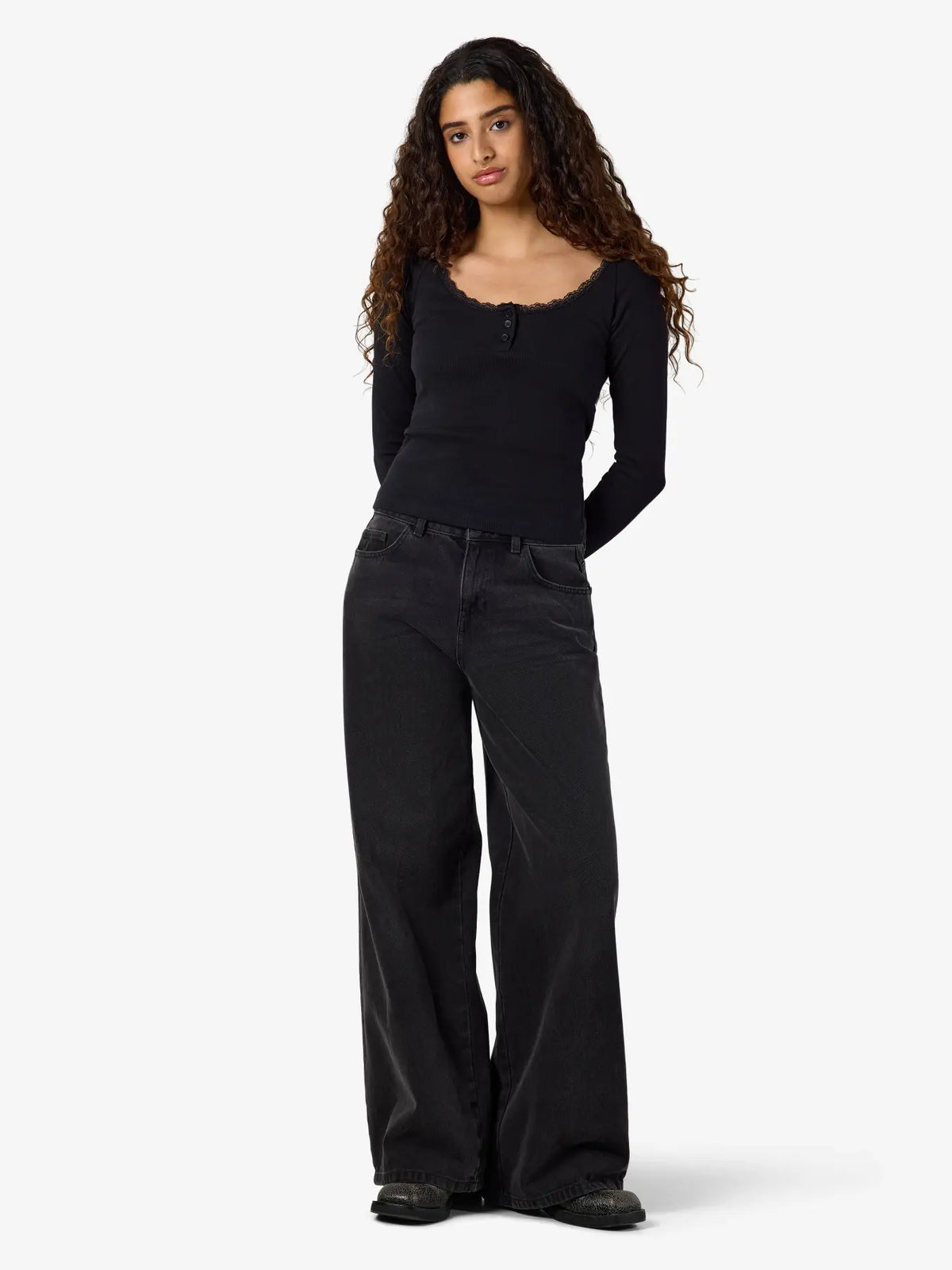 MAYA  LACE HENLEY TOP (BLACK)