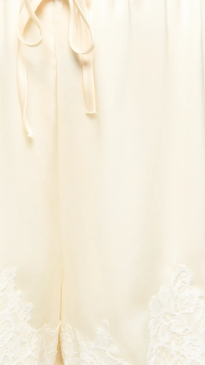 ONLMENUS LACE SATIN SHORTS  (IVORY)